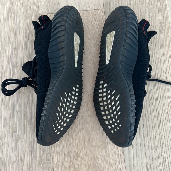 YEEZY BOOST 350 V2 Bred - Picture 4 of 4